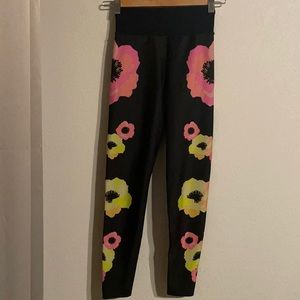 Ultracor leggings size small black with floral print
